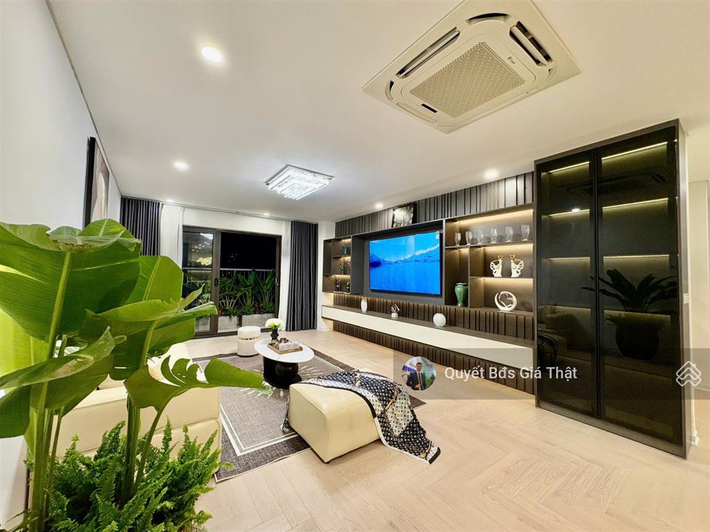 Giá thật chính chủ bán căn 122m2, 3 phòng ngủ + 2 vệ sinh tầng trung đẹp 14 tỷ golden palace