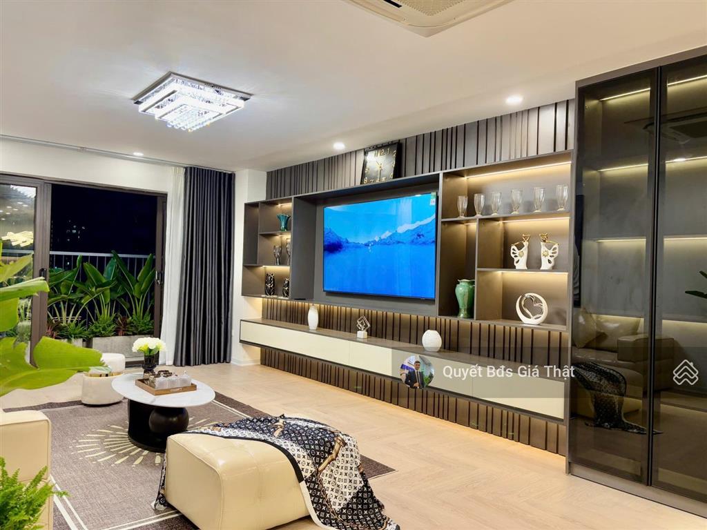 Giá thật chính chủ bán căn 122m2, 3 phòng ngủ + 2 vệ sinh tầng trung đẹp 14 tỷ golden palace
