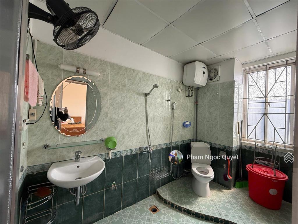 Bán căn hộ chung cư tại kđt định công 60,7m2 2pn + 1wc (sửa được 2wc) giá 4,2 tỷ nơ 14