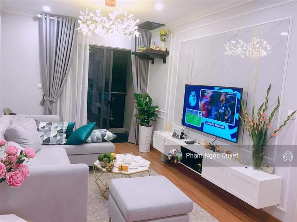 Giá thật chính chủ bán 80m2, 3pn + 2wc + tầng trung giá 8 tỷ cc goldseason