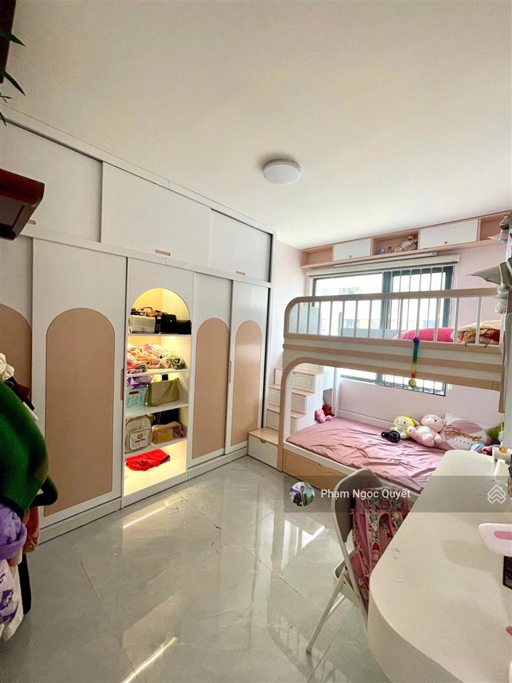 Giá thật chính chủ bán căn 102,8m2, 3pn + 2wc tầng trung full nội thất đẹp giá 5,5 tỷ the pride
