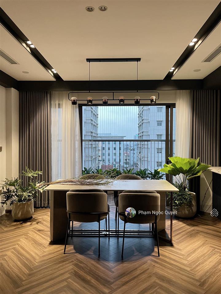 Giá thật chính chủ bán 102m2, 3pn + 2wc, tầng trung giá 10 tỷ cc goldseason