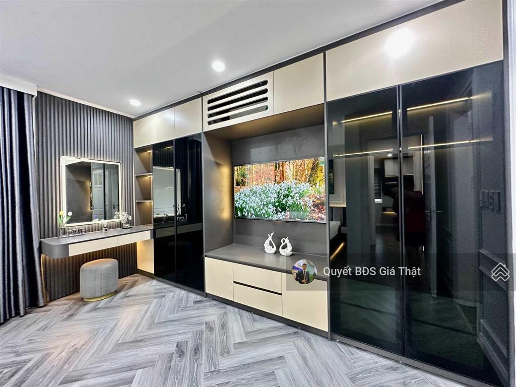 (giá thật) chính chủ bán căn 130m2 2pn + 2wc tầng trung full nt sang xịn đẹp 13 tỷ cc royal city
