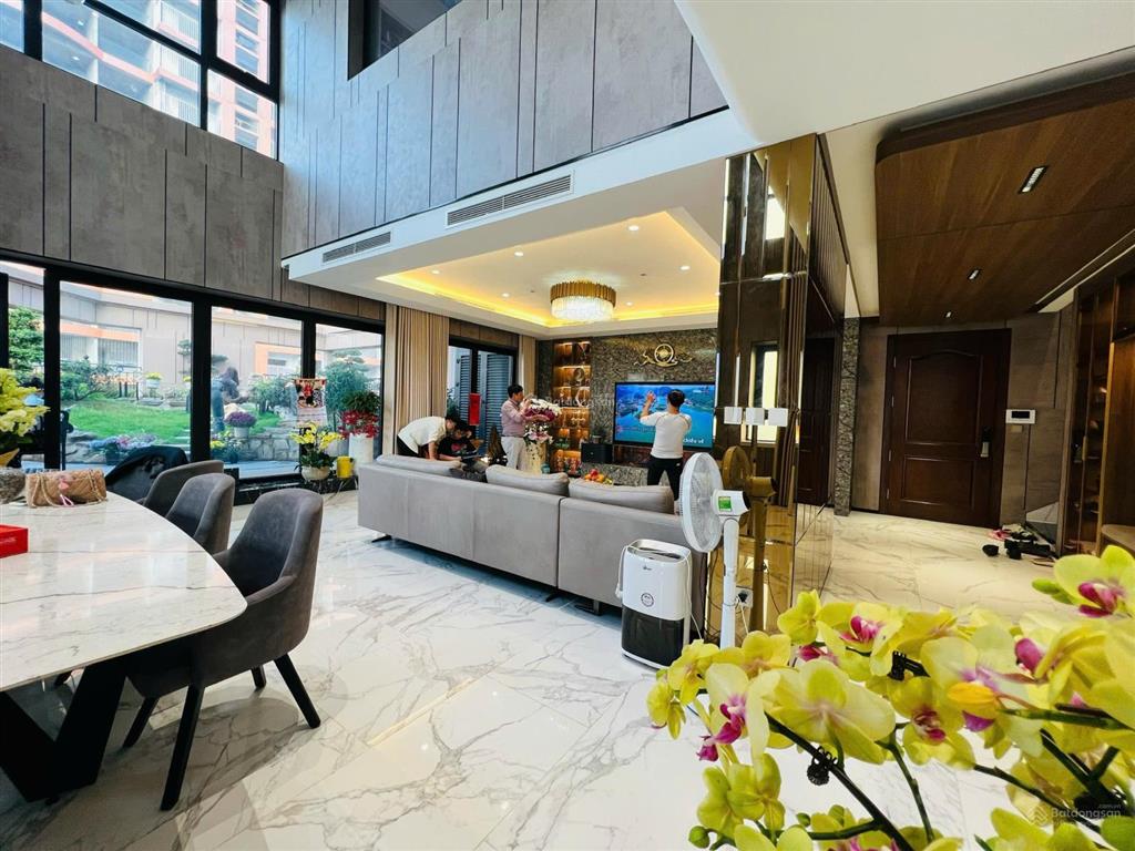 Chính chủ gửi bán căn penhouse 302m2 full nội thất nhập khẩu luxury giá 35 tỷ cc roman plaza