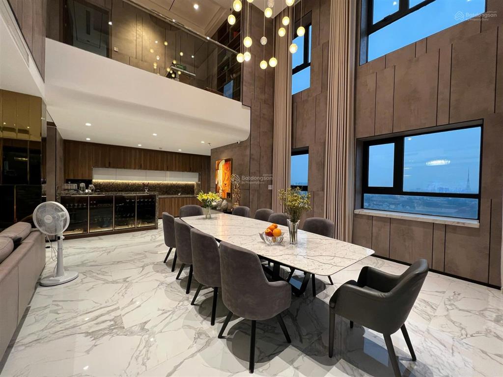 Chính chủ gửi bán căn penhouse 302m2 full nội thất nhập khẩu luxury giá 35 tỷ cc roman plaza