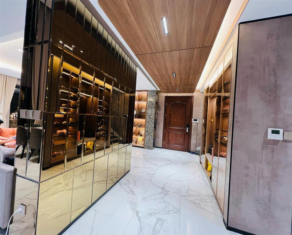 Chính chủ gửi bán căn penhouse 302m2 full nội thất nhập khẩu luxury giá 35 tỷ cc roman plaza