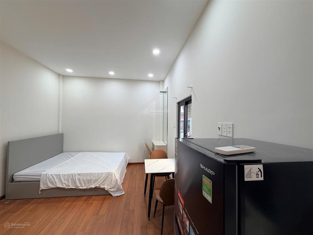 Cho thuê căn hộ full nội thất cửa sổ lớn mặt tiền an dương vương có thang máy quận 5