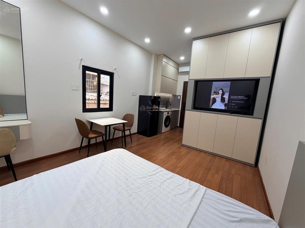 Cho thuê căn hộ full nội thất cửa sổ lớn mặt tiền an dương vương có thang máy quận 5