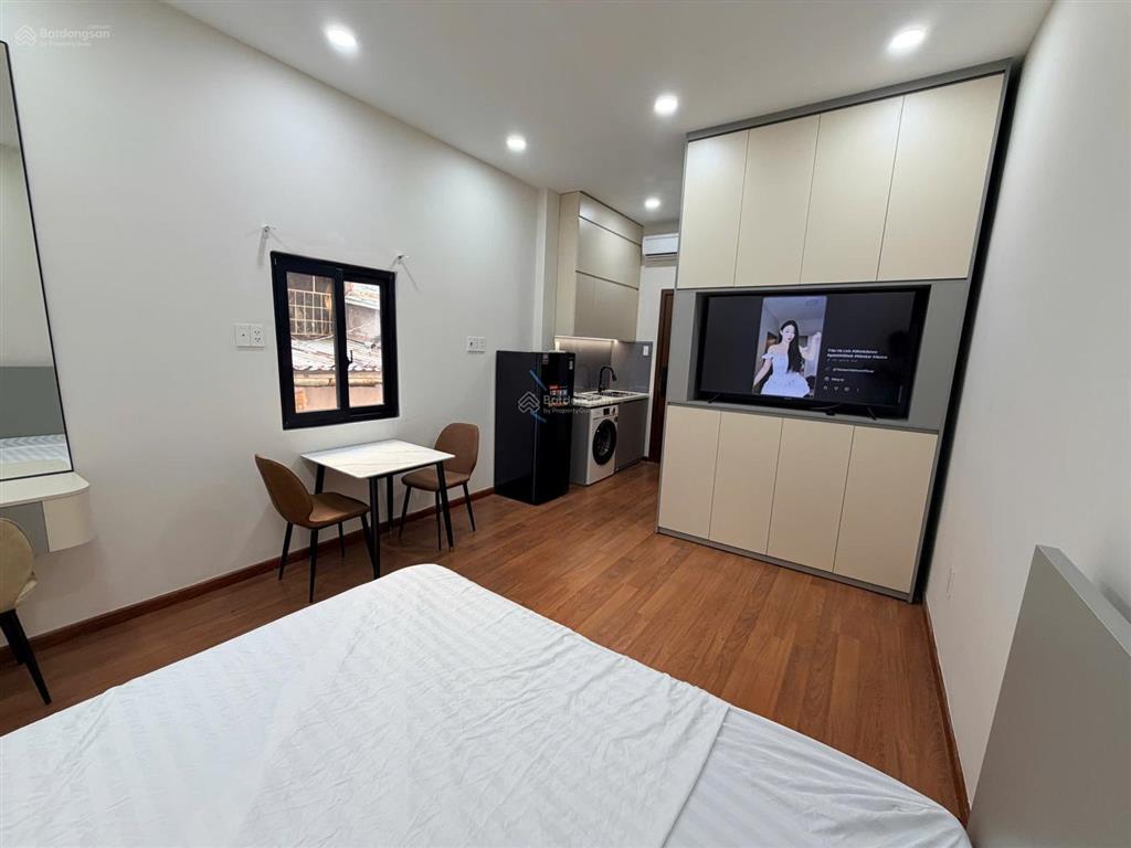 Cho thuê căn hộ full nội thất cửa sổ lớn mặt tiền an dương vương có thang máy quận 5