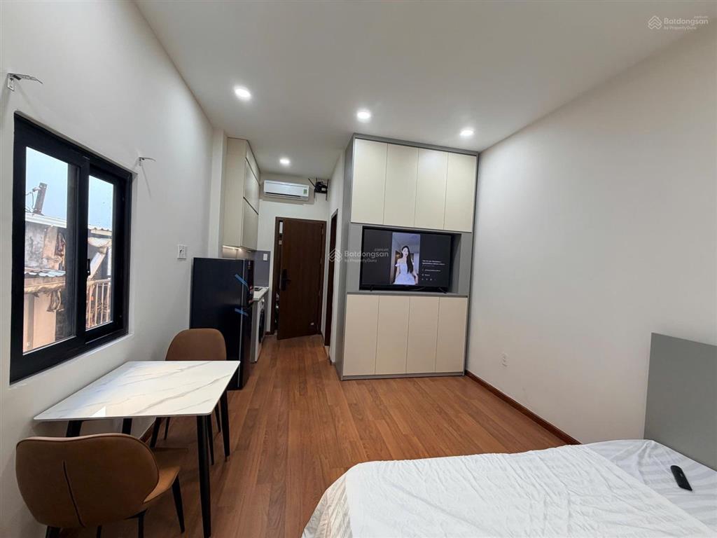 Cho thuê căn hộ full nội thất cửa sổ lớn mặt tiền an dương vương có thang máy quận 5