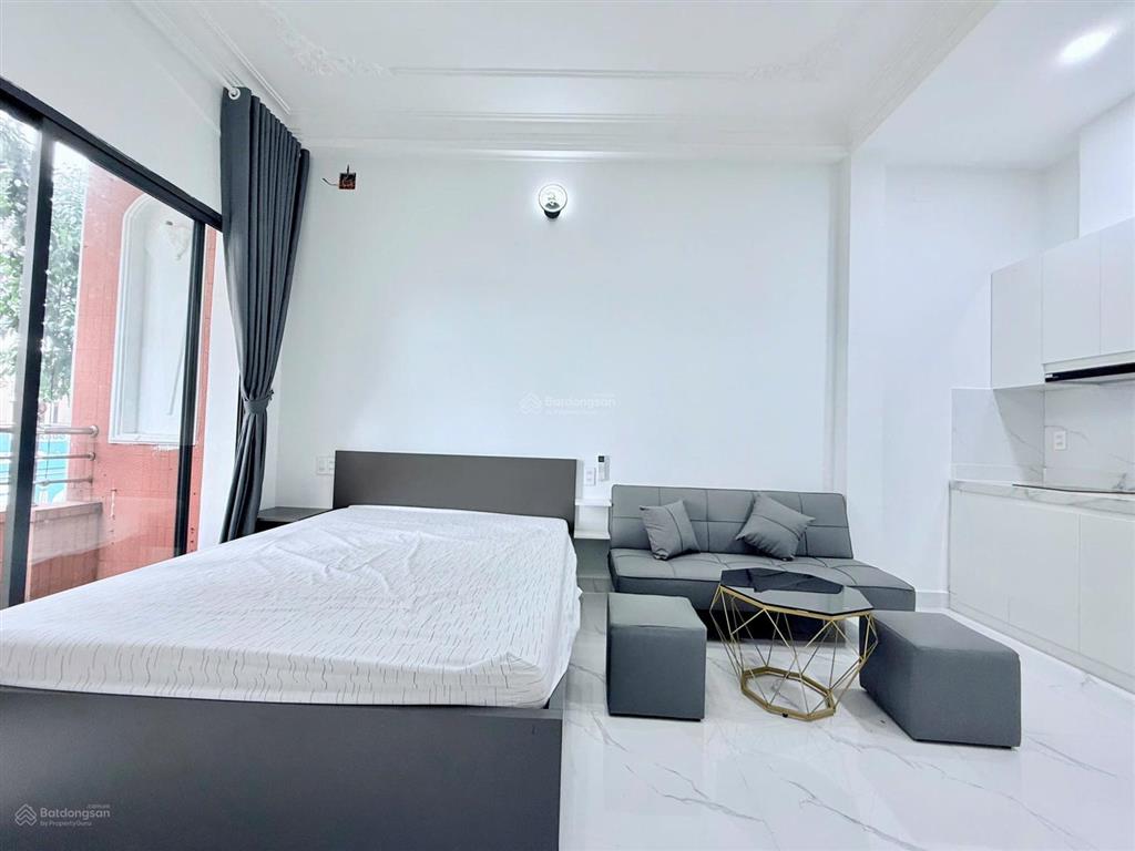 Cho thuê căn hộ ban công full nội thất có thang máy mặt tiền quận 4