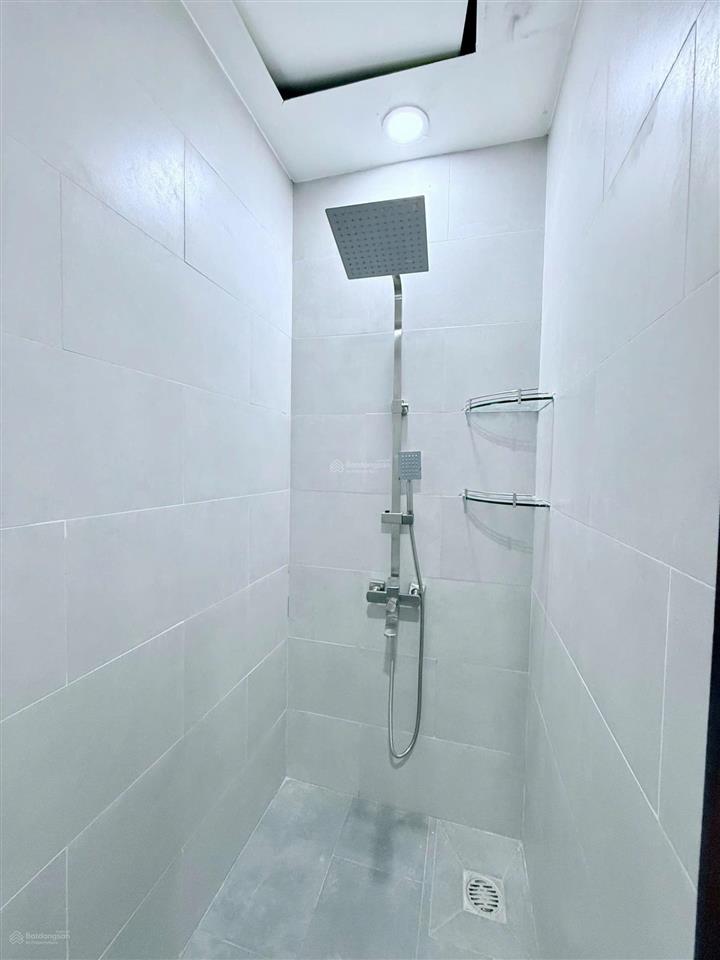 Cho thuê căn hộ ban công full nội thất có thang máy mặt tiền quận 4