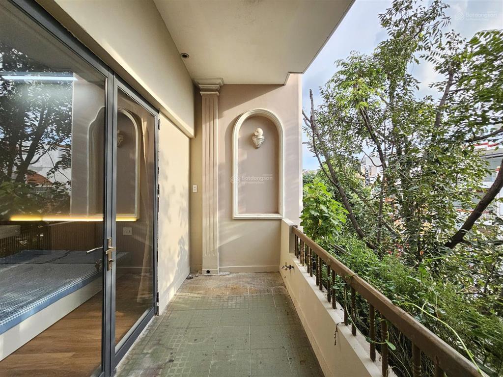 Cho thuê căn hộ 1 phòng ngủ ban công full nội thất mặt tiền đường quận 4