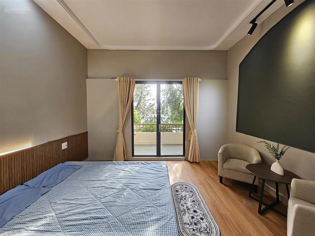 Cho thuê căn hộ 1 phòng ngủ ban công full nội thất mặt tiền đường quận 4