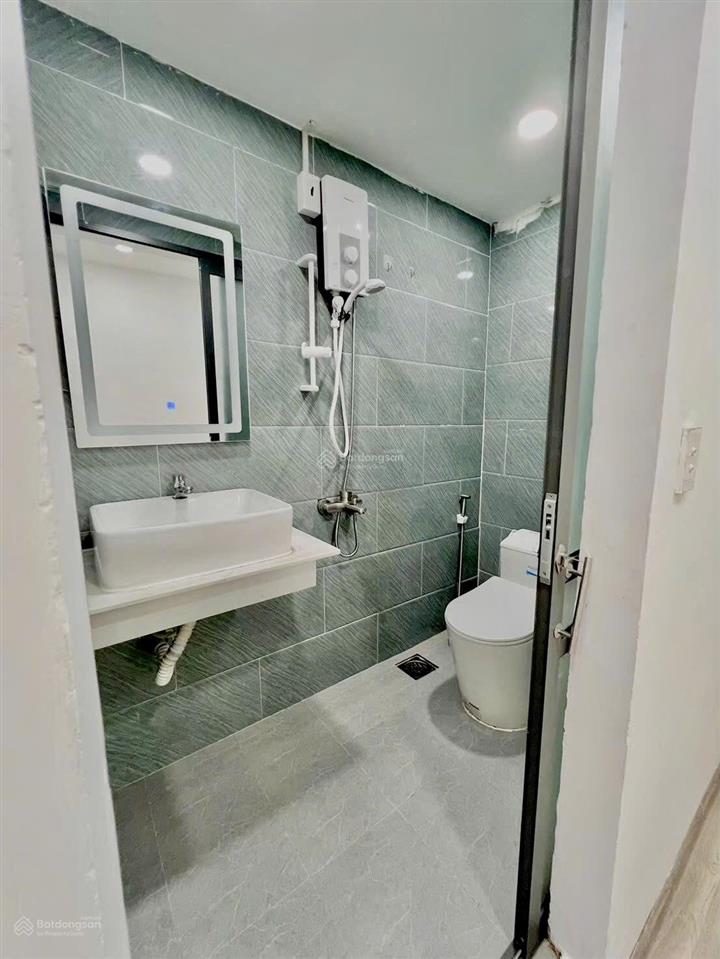 Cho thuê căn hộ full nội thất có thang máy ban công gần cầu khánh hội quận 4