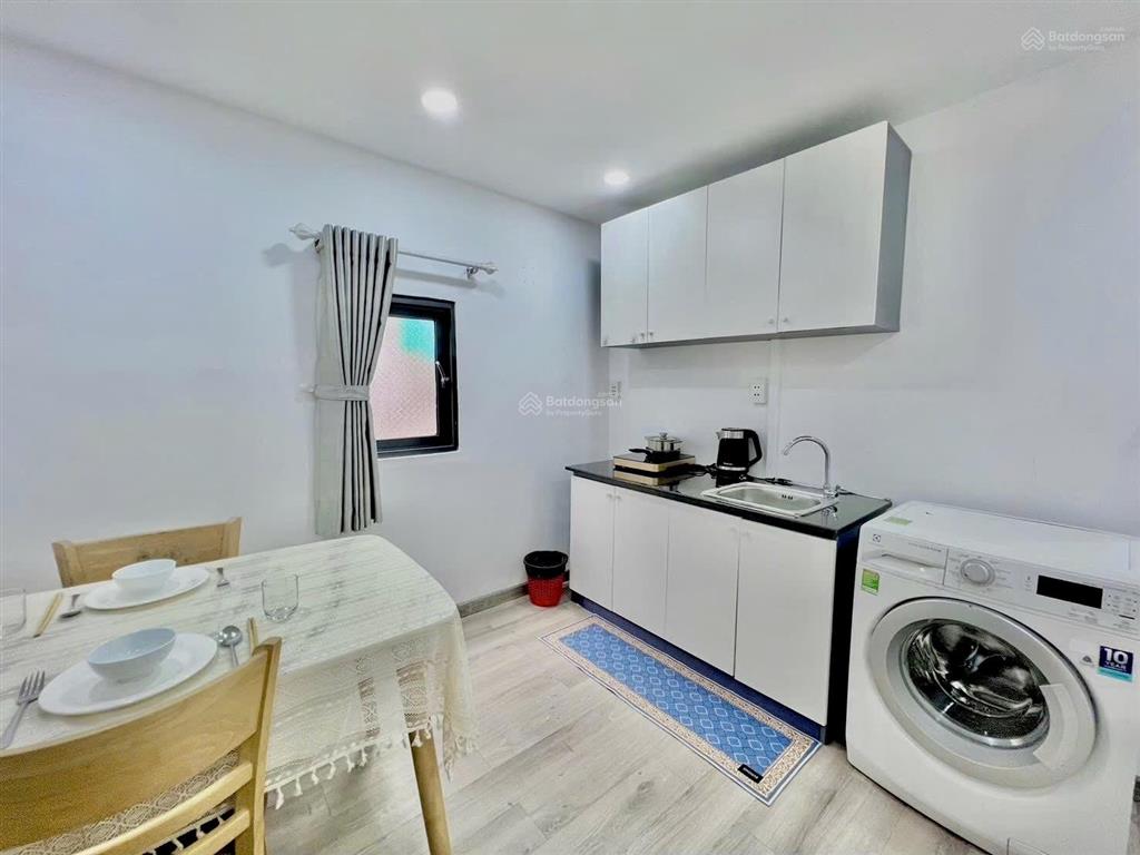 Cho thuê căn hộ full nội thất có thang máy ban công gần cầu khánh hội quận 4