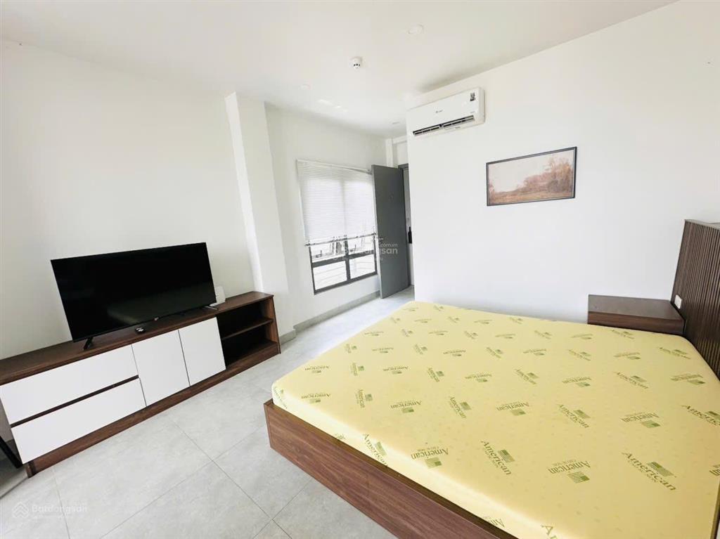 Cho thuê căn hộ ban công full nội thất view sông thoáng mát quận 1