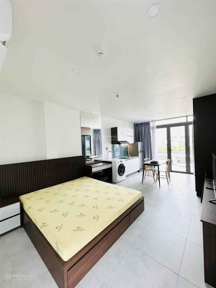Cho thuê căn hộ ban công full nội thất view sông thoáng mát quận 1