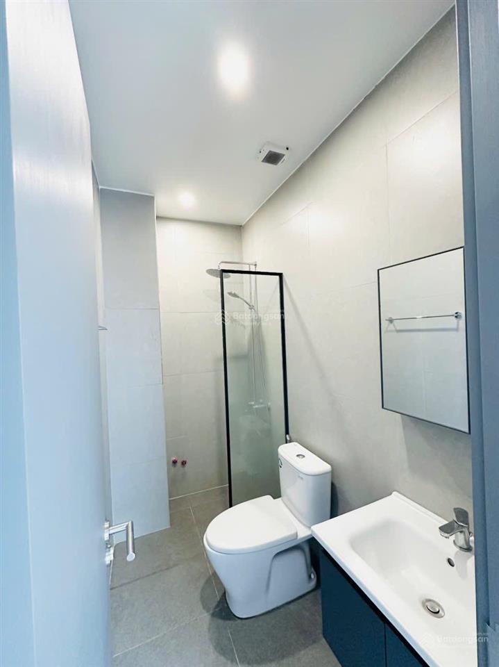 Cho thuê căn hộ ban công full nội thất view sông thoáng mát quận 1