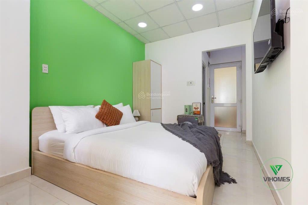 Cho thuê căn hộ tách bếp full nội thất mặt tiền bến vân đồn gần saigon royal quận 4
