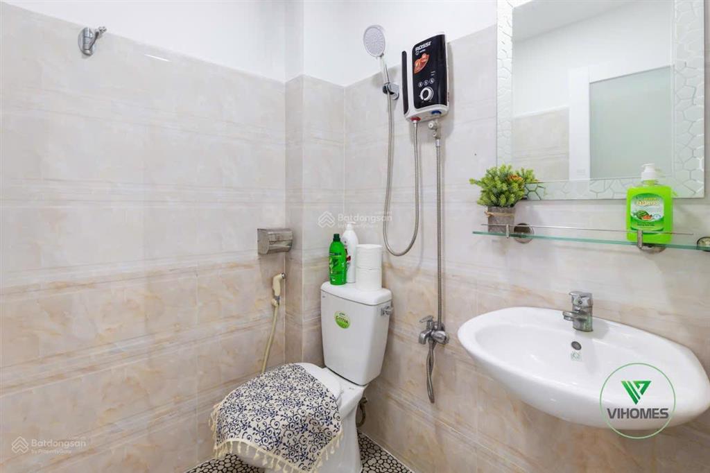 Cho thuê căn hộ tách bếp full nội thất mặt tiền bến vân đồn gần saigon royal quận 4