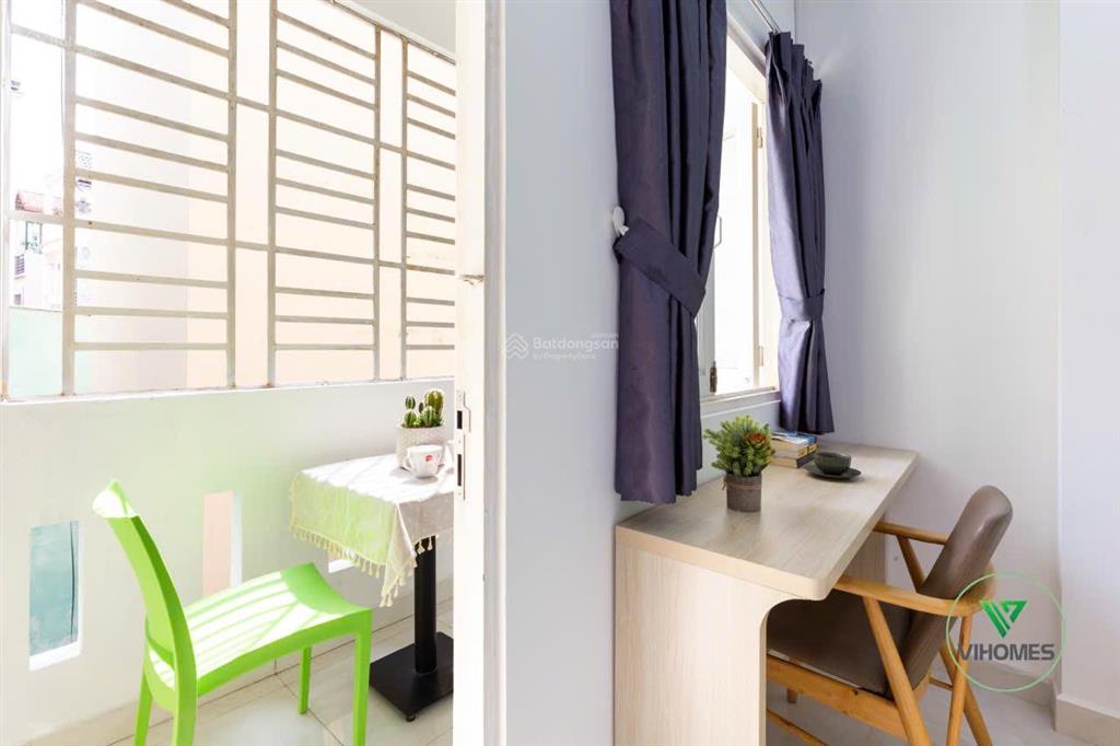 Cho thuê căn hộ tách bếp full nội thất mặt tiền bến vân đồn gần saigon royal quận 4