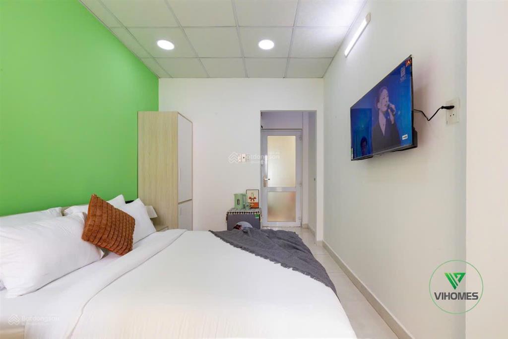 Cho thuê căn hộ tách bếp full nội thất mặt tiền bến vân đồn gần saigon royal quận 4