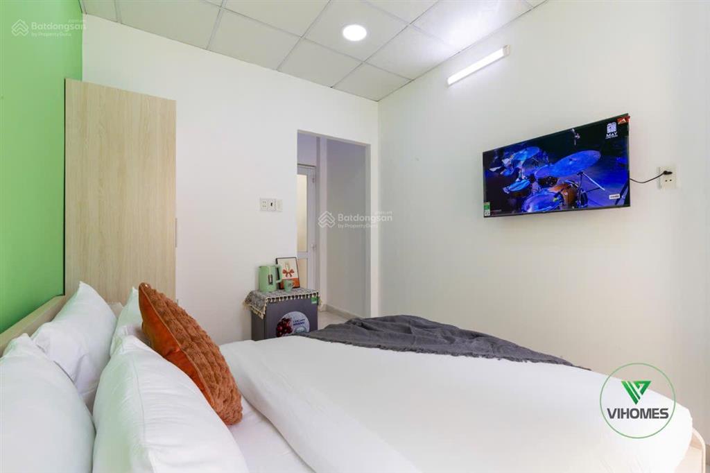 Cho thuê căn hộ tách bếp full nội thất mặt tiền bến vân đồn gần saigon royal quận 4