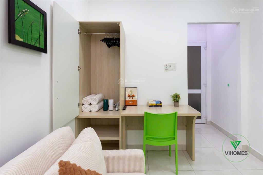 Cho thuê căn hộ tách bếp full nội thất mặt tiền bến vân đồn gần saigon royal quận 4