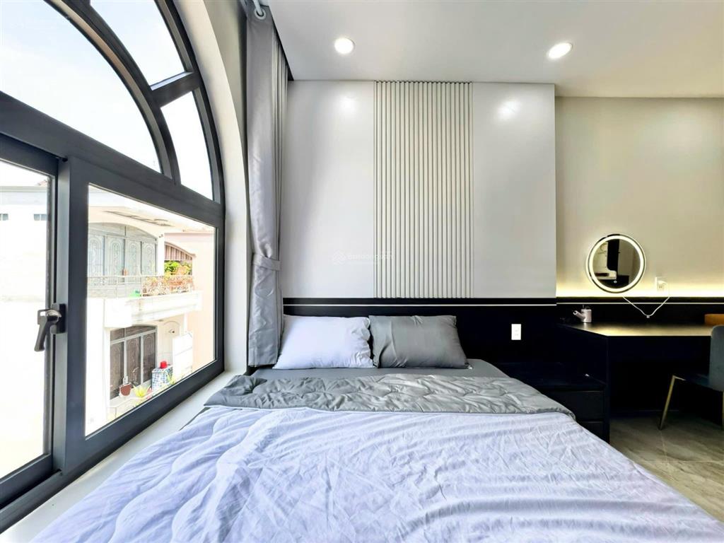 Cho thuê căn hộ dịch vụ full nội thất ban công gần chợ tân định, thảo cầm viên.