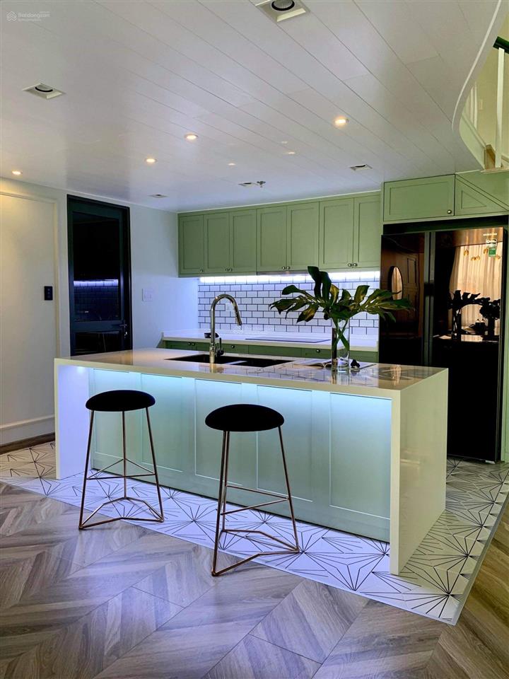 Cần cho thuê tháp t5 duplex 150m2 đầy đủ nội thất, giá 52 triệu/tháng