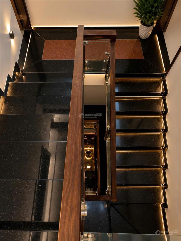 To khủng 70m2 hoàng hoa thámk300 10 phòng cho thuê giữ tiền hẻm rộng 1%