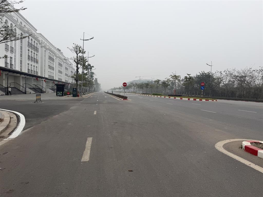 Chính chủ bán nhà đất! diện tích 80m2, vị trí mặt hồ xã phúc lộc hà nội