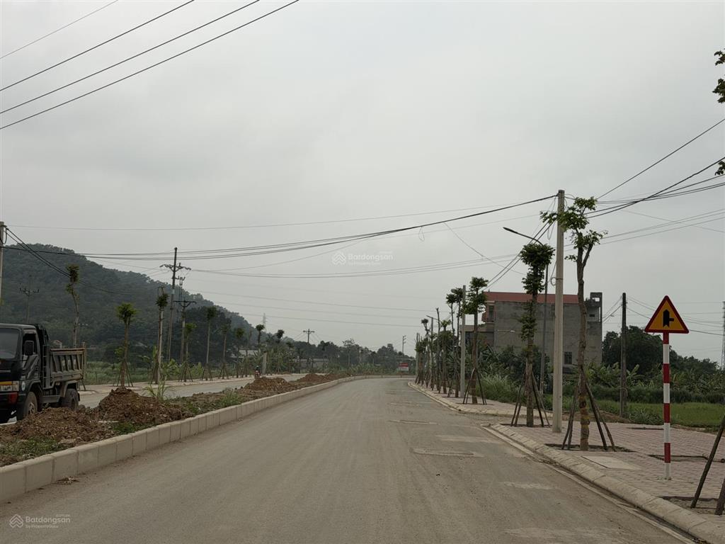 Bán đất 1000m2 tại thị trấn phúc thọ, 1,5 tỷ, đường vào rộng rãi, pháp lý đầy đủ, hot