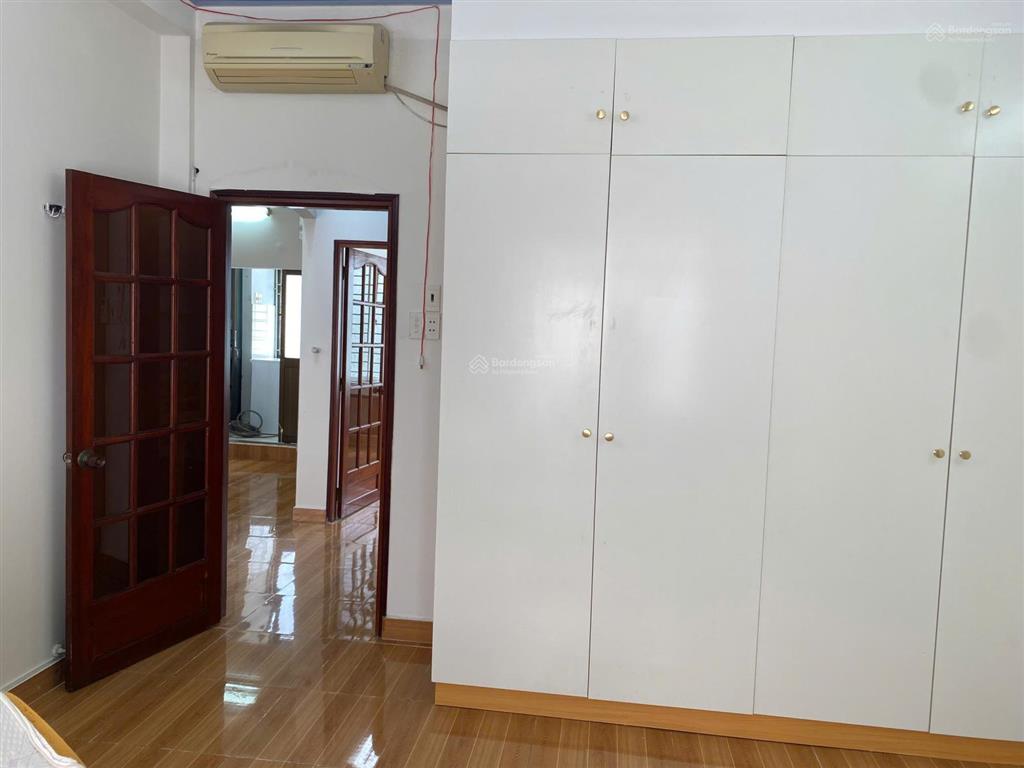 Cho thuê căn hộ 90 m2  chung cư b2  vị trí rất đẹp tại quận 4