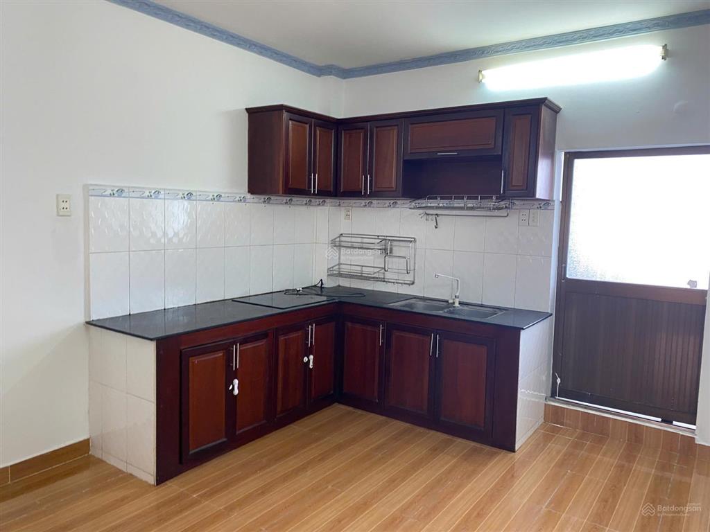 Cho thuê căn hộ 90 m2  chung cư b2  vị trí rất đẹp tại quận 4