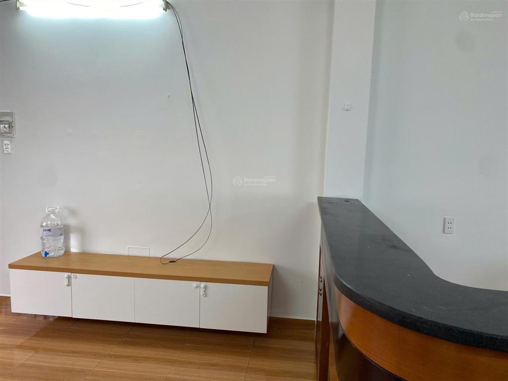 Cho thuê căn hộ 90 m2  chung cư b2  vị trí rất đẹp tại quận 4