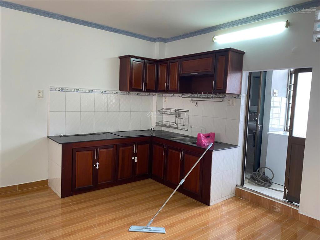 Cho thuê căn hộ 90 m2  chung cư b2  vị trí rất đẹp tại quận 4