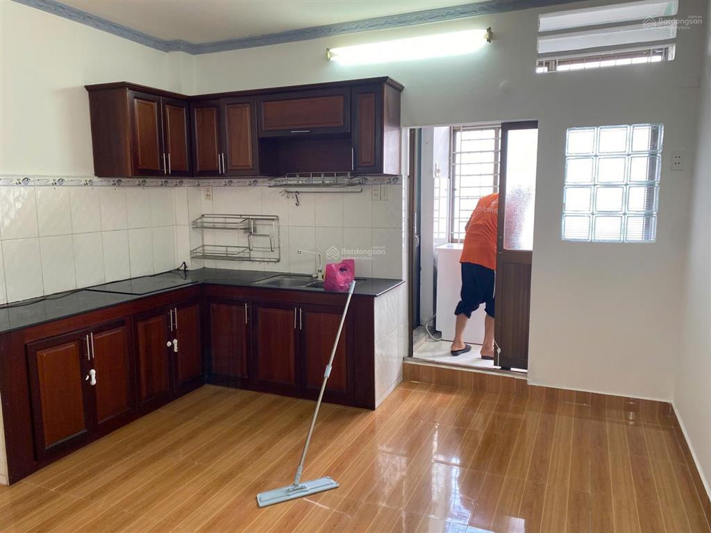 Cho thuê căn hộ 90 m2  chung cư b2  vị trí rất đẹp tại quận 4