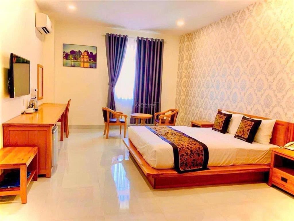Bán khách sạn mặt tiền khu nguyễn trãi, 180m2 ngang 10m, 4 tầng thu 720tr/n, 11,99 tỷ