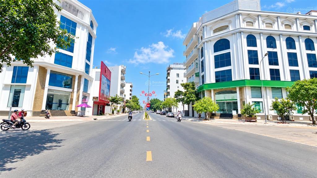 Bank định giá 18 tỷ, chủ bán 14,48 tỷ  mtkd đs9 tthc dĩ an  200m2  xây mới 8 tầng