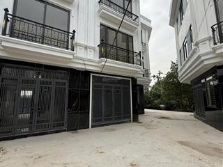 Hàng hiếm nhà 4t đông la  hoài đức oto đỗ cổng mặt tiền rộng cực thoáng mát l/h0328 107 ***