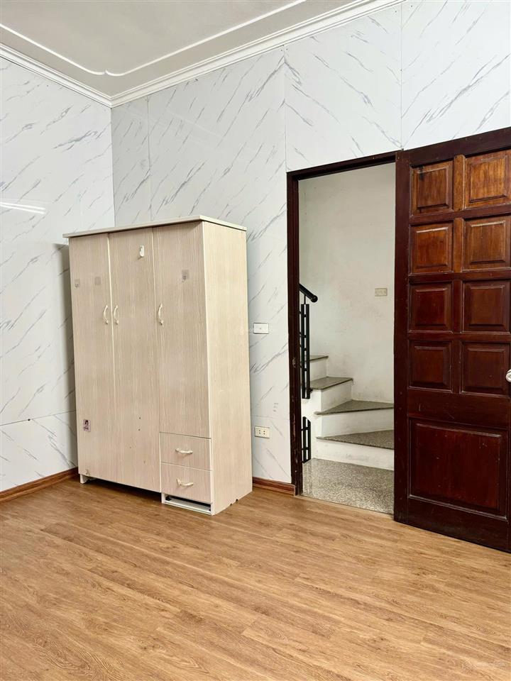 Chính chủ cho thuê nhà riêng 3 tầng  đội cấn, ba đình ( ngay gần chợ ngọc hà )
