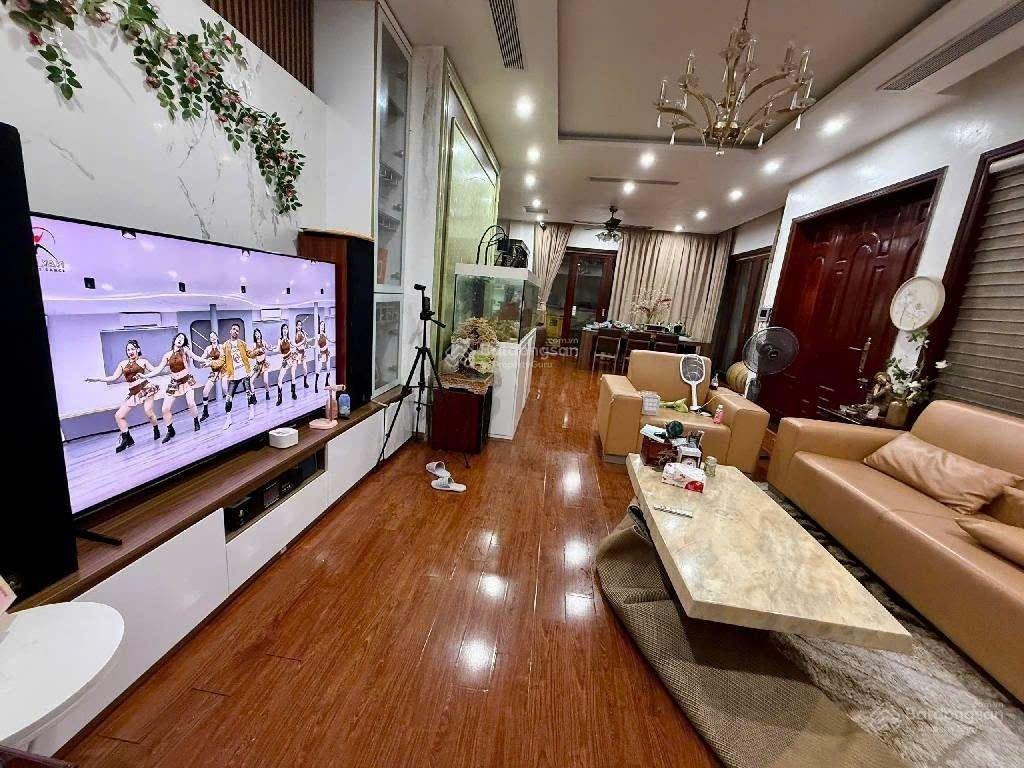 Bán nhà riêng 159m² mặt tiền 10.2m 4 tầng