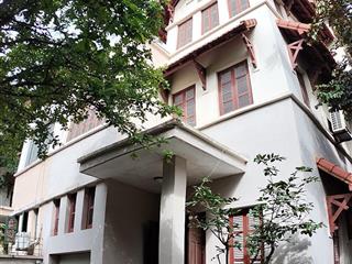Cho thuê biệt thự 3,5 tầngkđt việt hưnglong biên 180m2