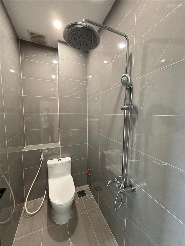 Nhà mặt tiền thạnh lộc 31, lửng 3 lầu (4x13)m có thang máy