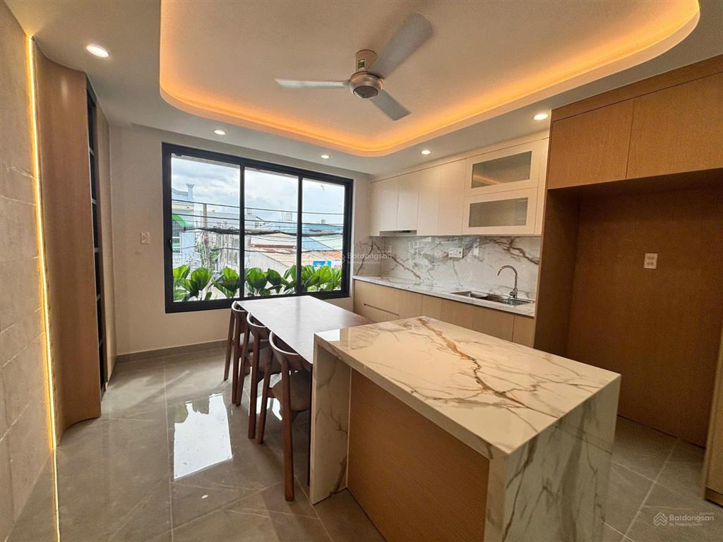 Nhà mặt tiền thạnh lộc 31, lửng 3 lầu (4x13)m có thang máy