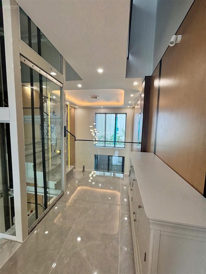 Nhà mặt tiền thạnh lộc 31, lửng 3 lầu (4x13)m có thang máy