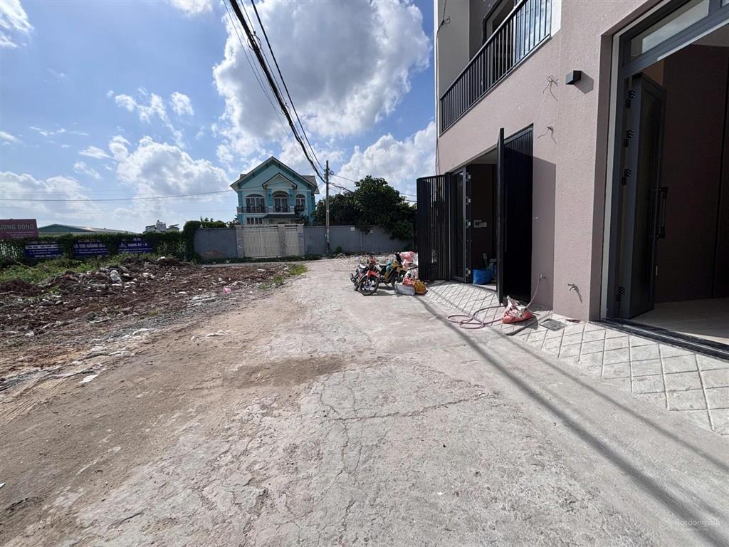 Nhà phố mới xây dựng (4x13)m, 1 trệt 3 lầu có sân để ô tô ngay an phú đông, gần đh nguyễn tất thành
