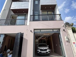 Nhà phố mới xây dựng (4x13)m 1 trệt 3 lầu có sân để ô tô ngay an phú đông gần đh nguyễn tất thành